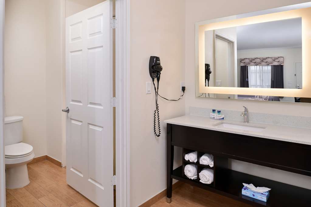 Americas Inn & Suites Iah North Humble Bilik gambar