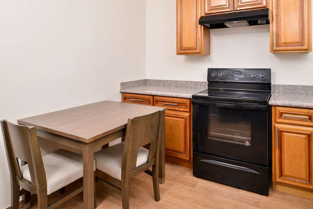 Americas Inn & Suites Iah North Humble Bilik gambar