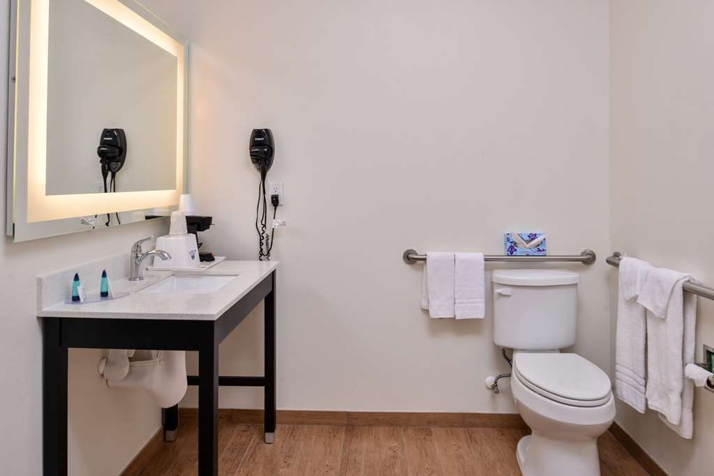 Americas Inn & Suites Iah North Humble Bilik gambar